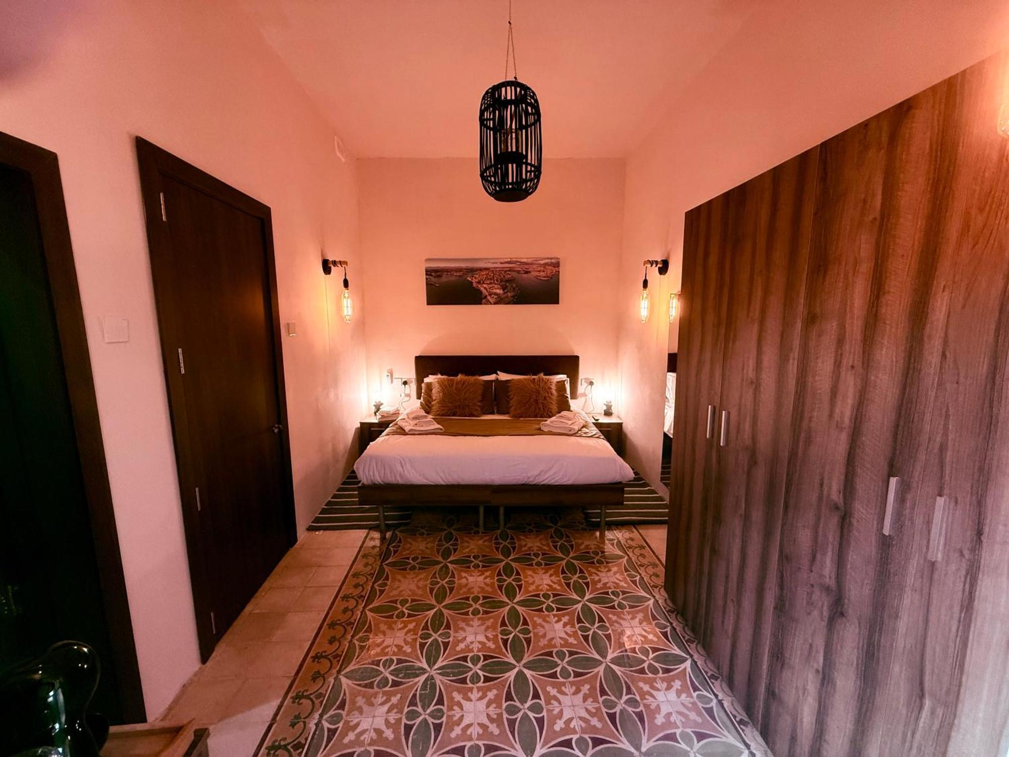 Square Guest house *