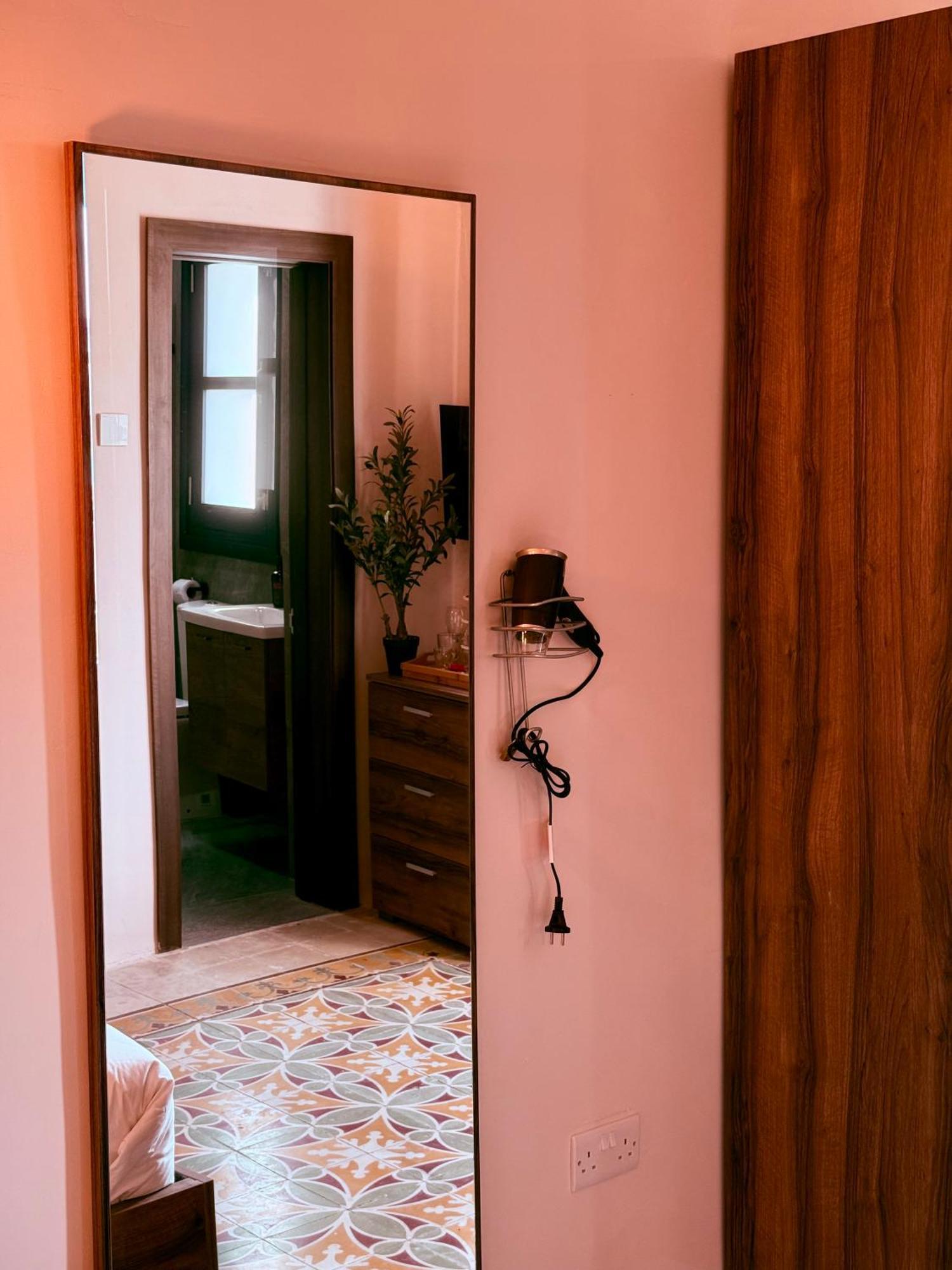 Square Guest house *